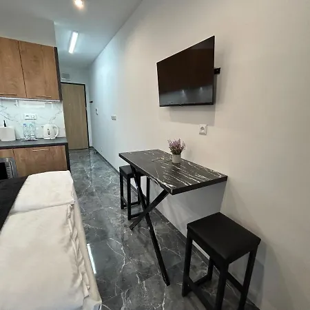 Apartment 5 Place For *