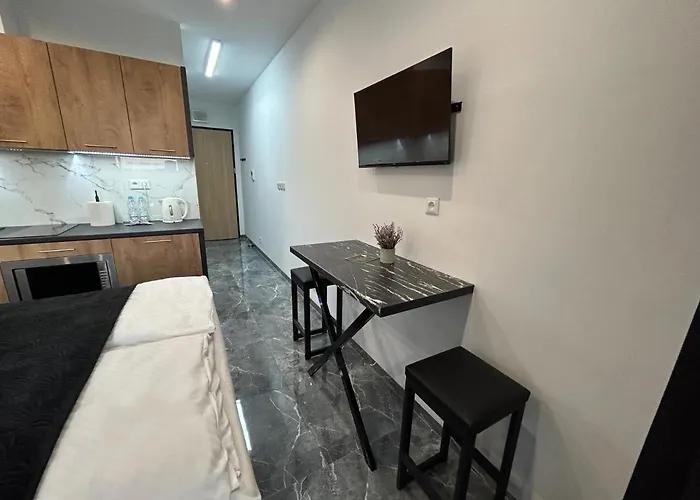 Apartment 5 Place For *